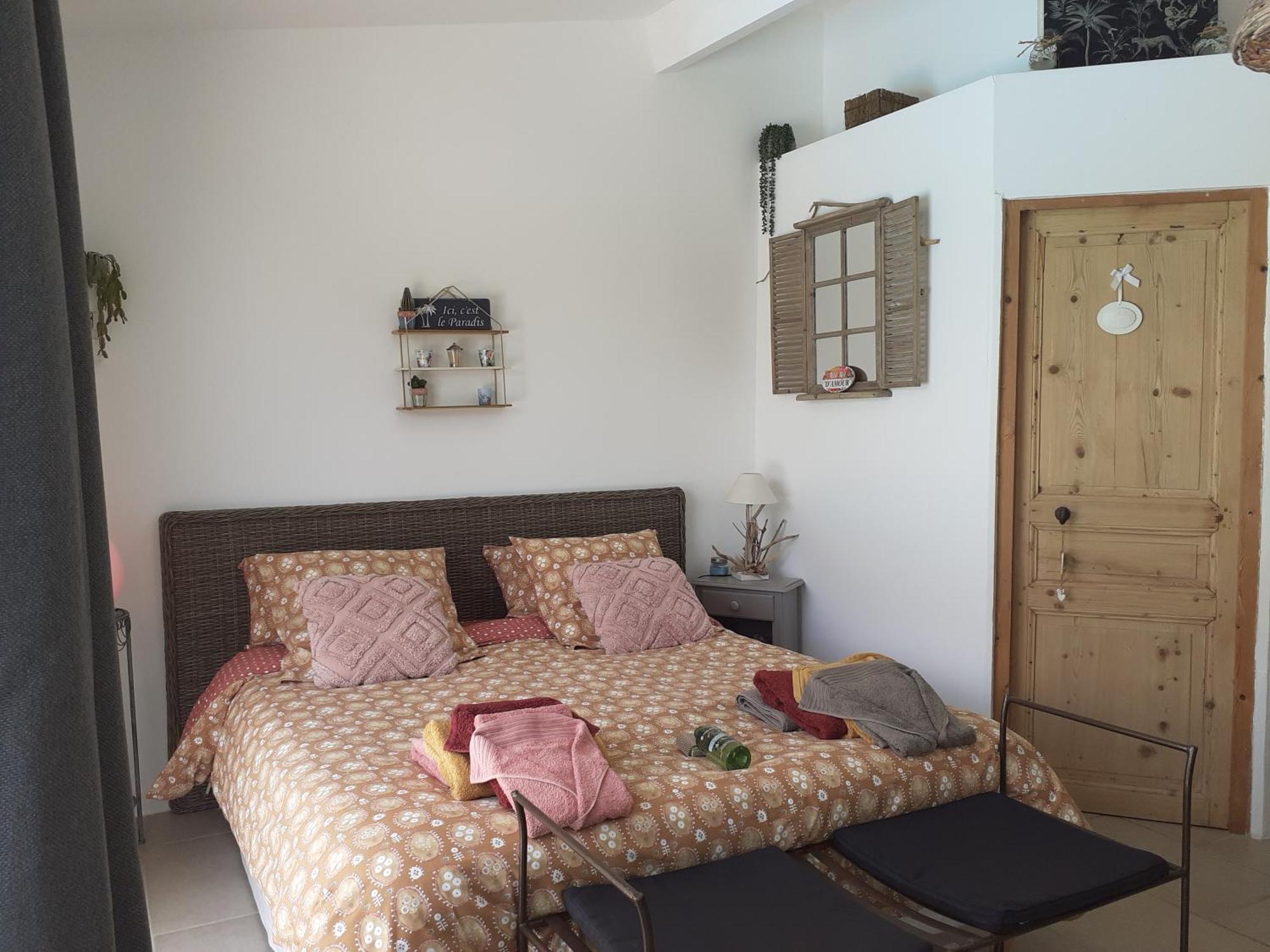 Bed and Breakfast La Thomalie Crillon-le-Brave Esterno foto